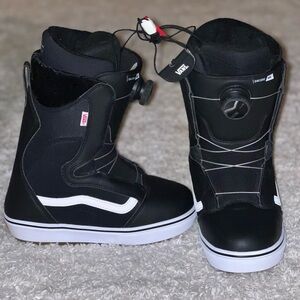 Vans Kids Black and White Snow Boots Size 6.5 New no box